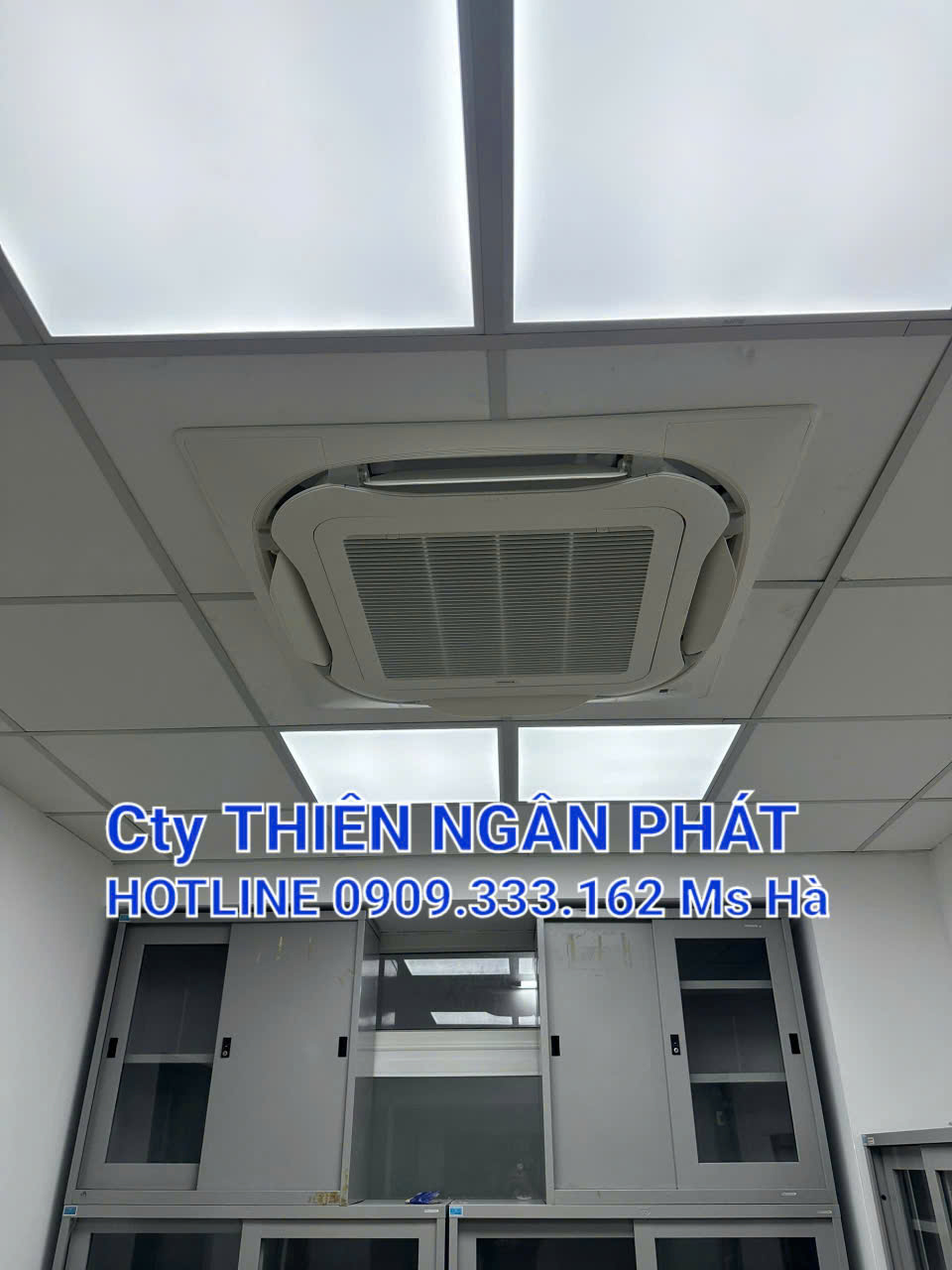 Hình ảnh lắp đặt máy lạnh âm trần thực tế thực hiện kỹ thuật viên Thiên Ngân Phát