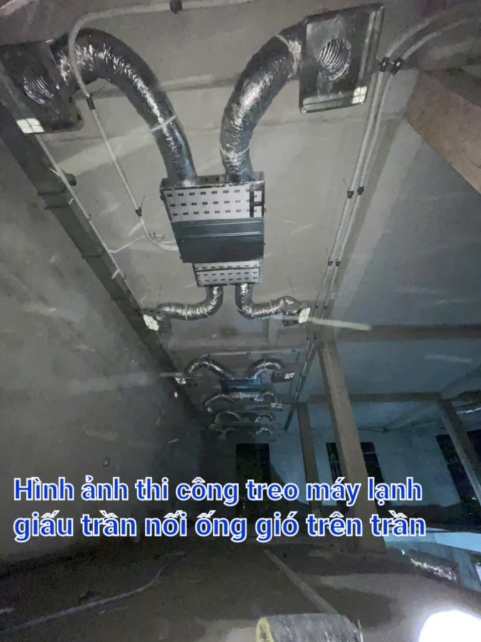 hinh-anh-treo-may-len-tran.jpg